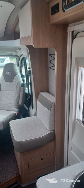 LMC Cruiser v 643 g 65 Years Edition