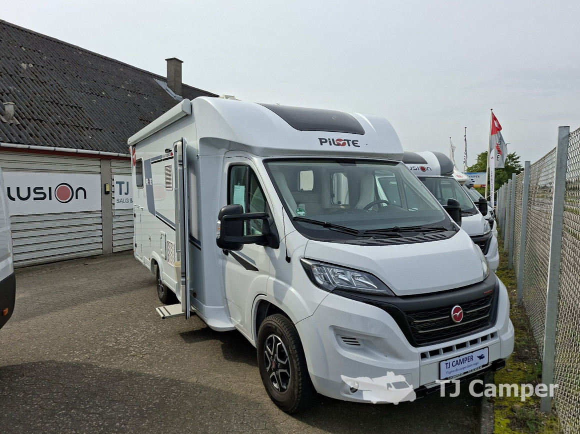 Pilote P 696GJ