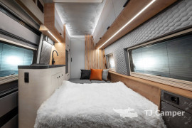 Globe-Traveller Falcon